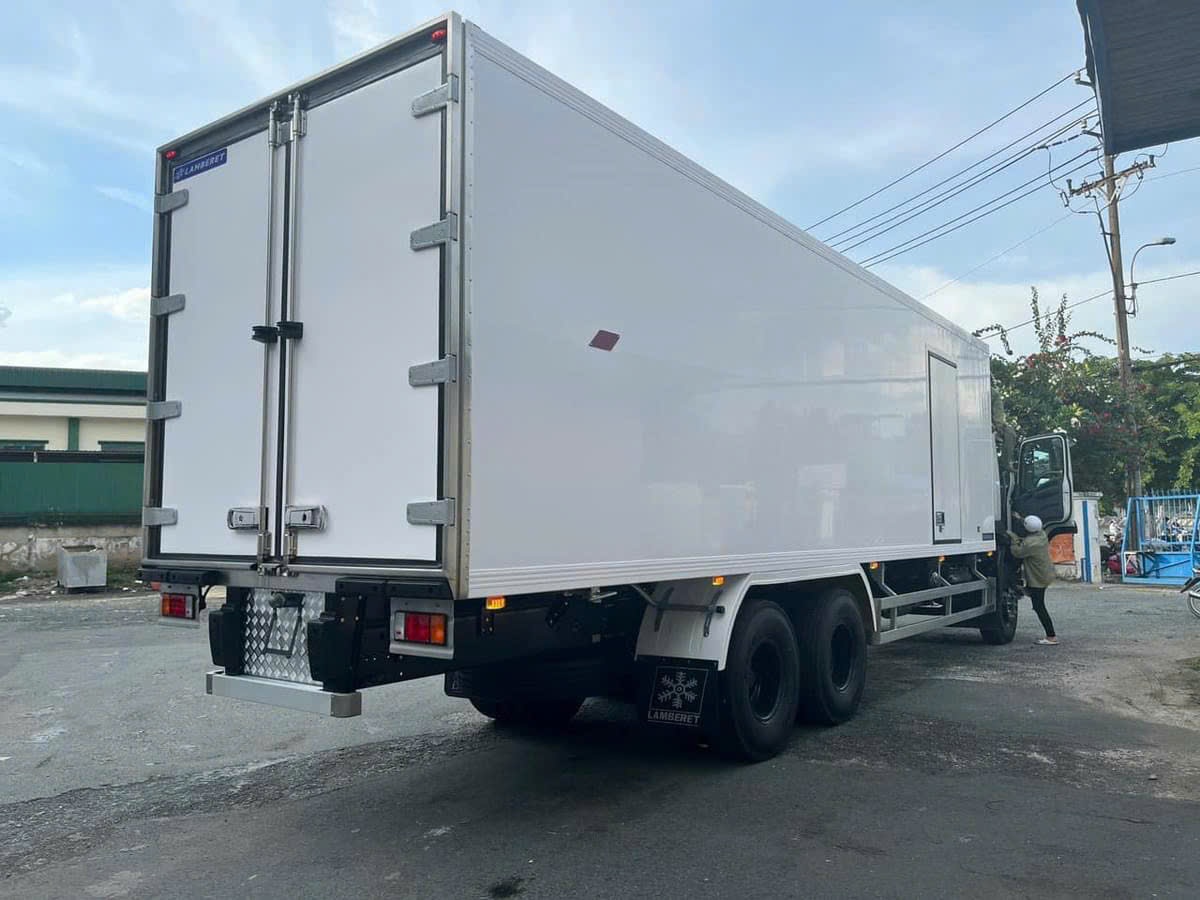 Xe đông lạnh FVM1500 ISUZU 15 tấn
