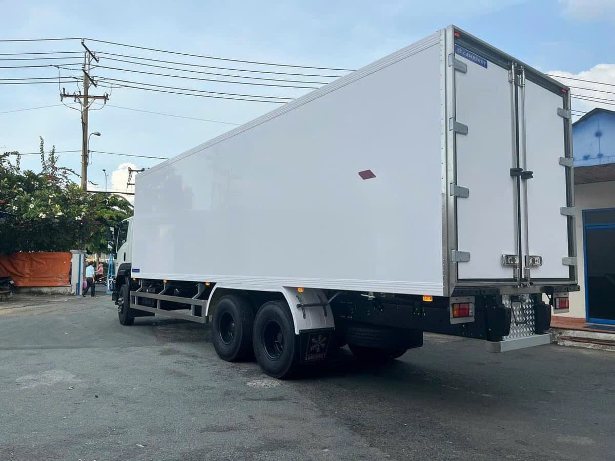 Xe đông lạnh FVM1500 ISUZU 15 tấn