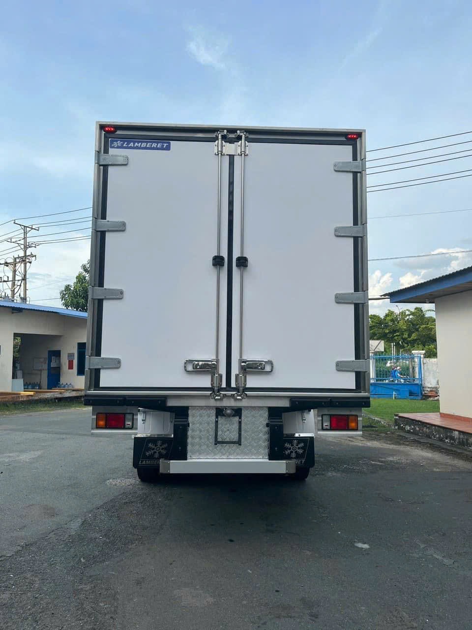 Xe đông lạnh FVM1500 ISUZU 15 tấn