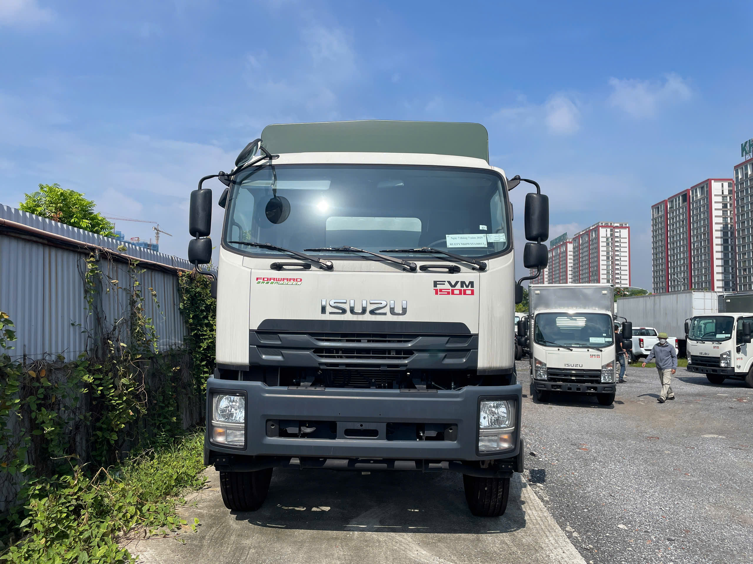 Xe tải Isuzu FVM 1500 thùng bạt 15 tấn thùng 7.7m và 9.4m
