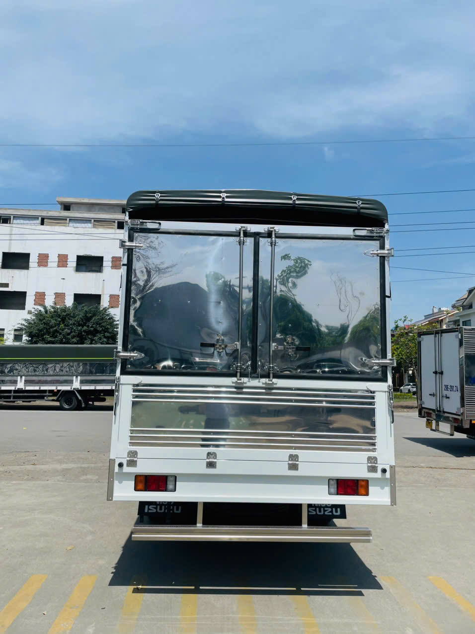 Xe tải Isuzu NPR 400 thùng bạt 3.490 tấn thùng 5.2m