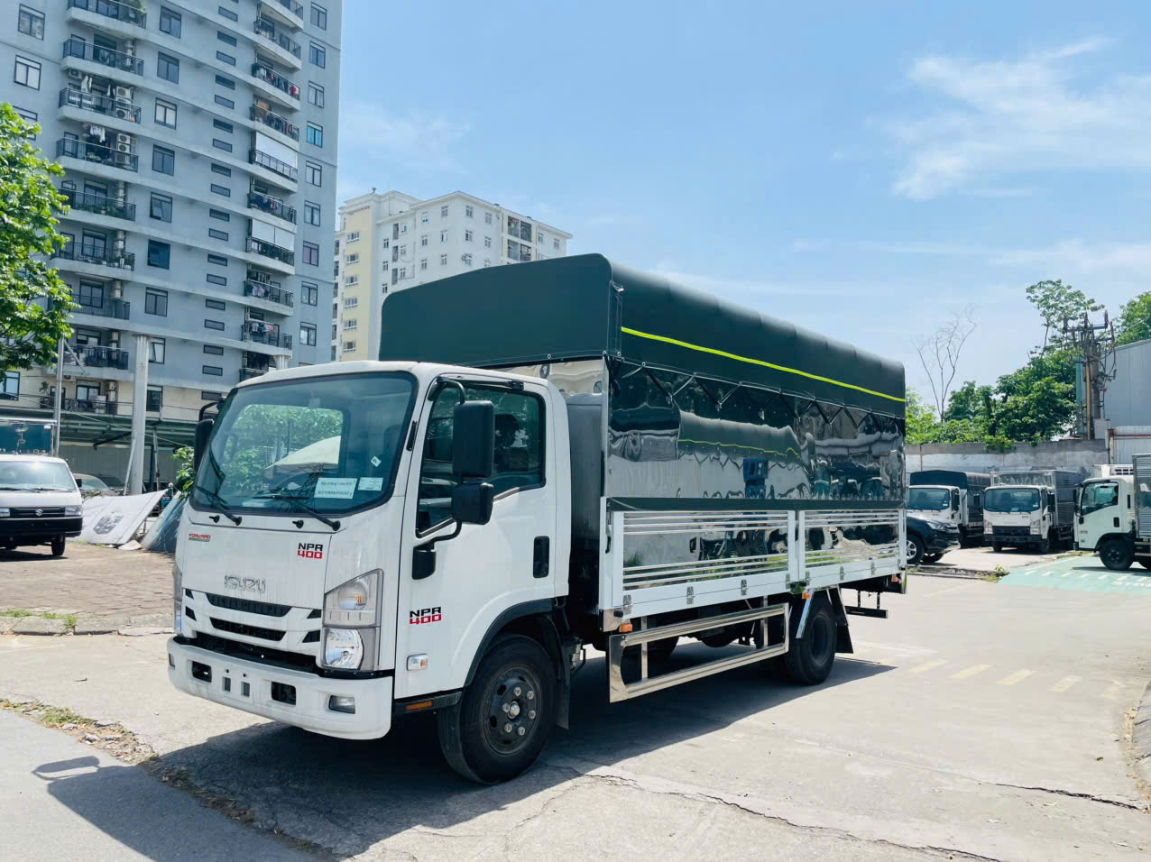 Xe tải Isuzu NPR 400 thùng bạt 3.490 tấn thùng 5.2m