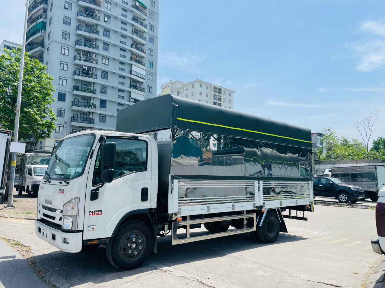 Xe tải Isuzu NPR 400 thùng bạt 3.490 tấn thùng 5.2m