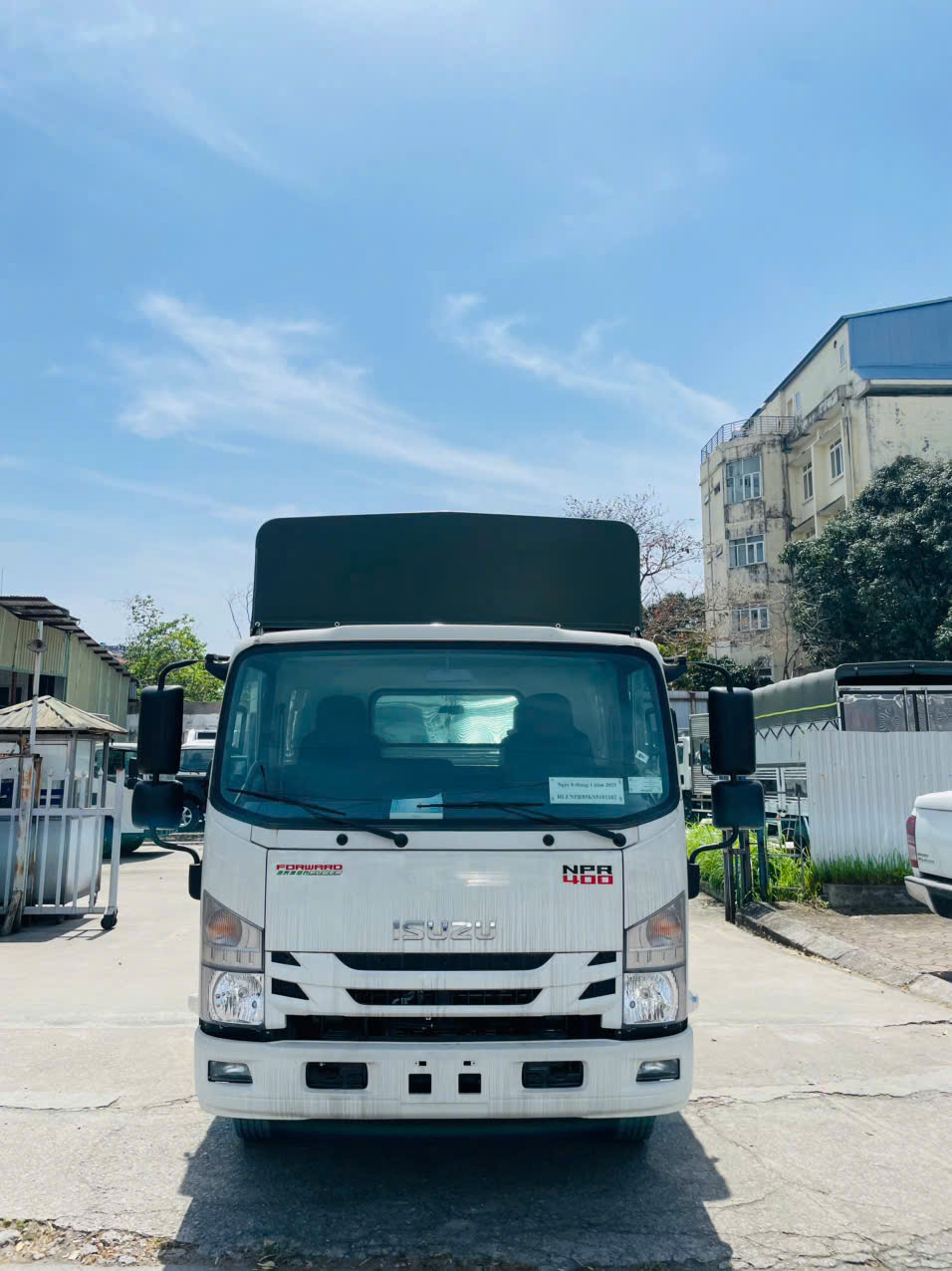 Xe tải Isuzu NPR 400 thùng bạt 3.490 tấn thùng 5.2m