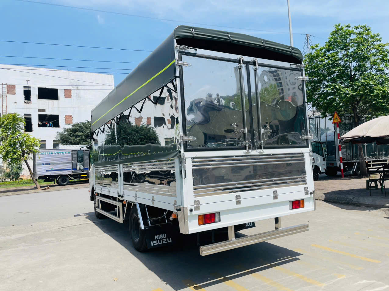 Xe tải Isuzu NPR 400 thùng bạt 3.490 tấn thùng 5.2m