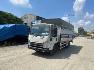 Xe tải Isuzu QKR 210 thùng bạt 1.99 tấn thùng 4.4m