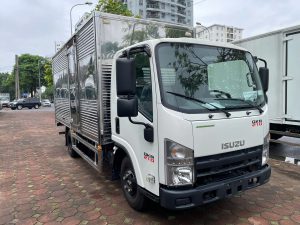 Xe tải Isuzu QKR 210 thùng kín 1.99 tấn thùng 4.4m