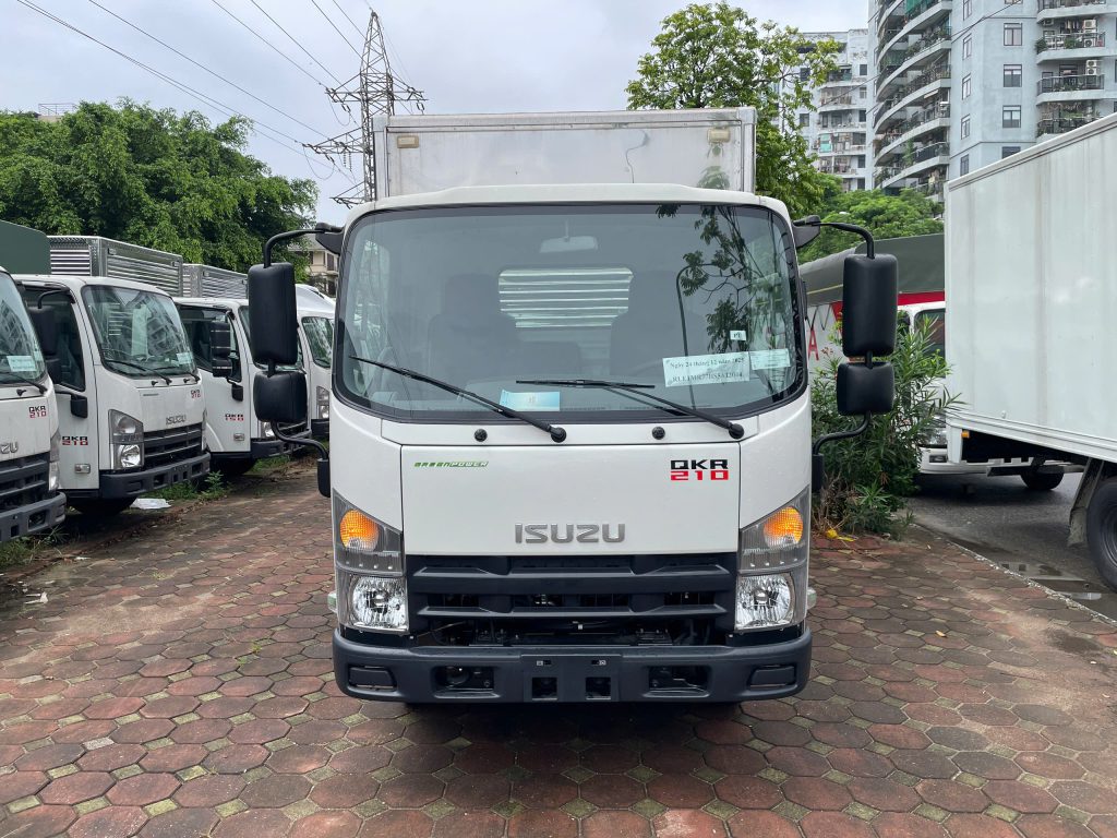 Isuzu QKR 210 thùng kín