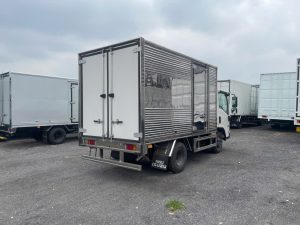 Alternative view of Xe tải Isuzu QKR 230 thùng kín 2.5 tấn thùng 3.6m