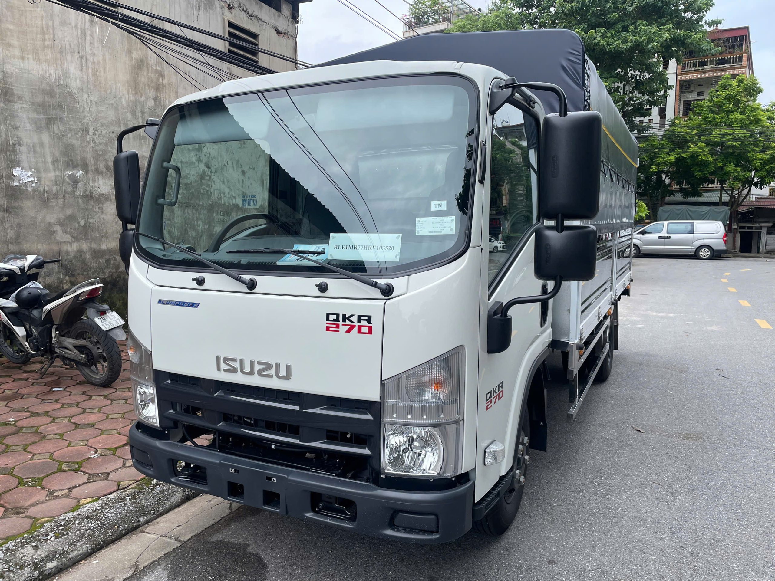 Xe tải Isuzu QKR 270 thùng bạt 2.7 tấn thùng 4.4m