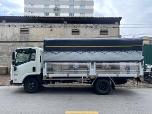Alternative view of Xe tải Isuzu QKR 270 thùng bạt 2.7 tấn thùng 4.4m