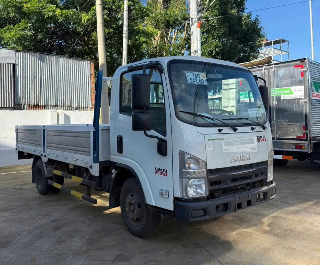 Xe tải Isuzu QKR 270 thùng lửng 2.7 tấn thùng 4.4m