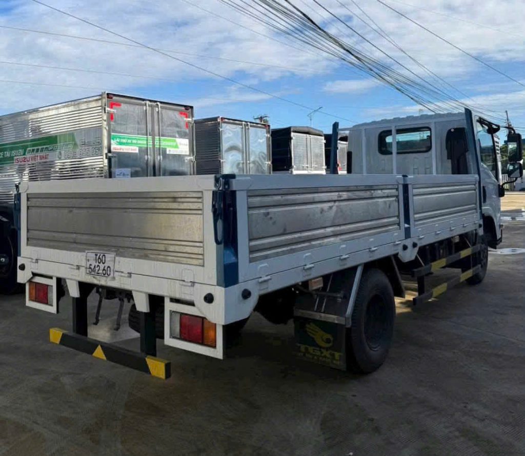 Isuzu QKR 270 thùng lửng