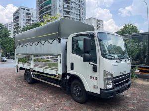 Xe tải QKR210 Mui Bạt Bửng Nâng hạ ISUZU 1.9 tấn thùng 4.4m