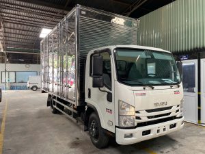 ISUZU NPR400 thùng pallet inox tải 3490kg 27 khối thùng 5.2m