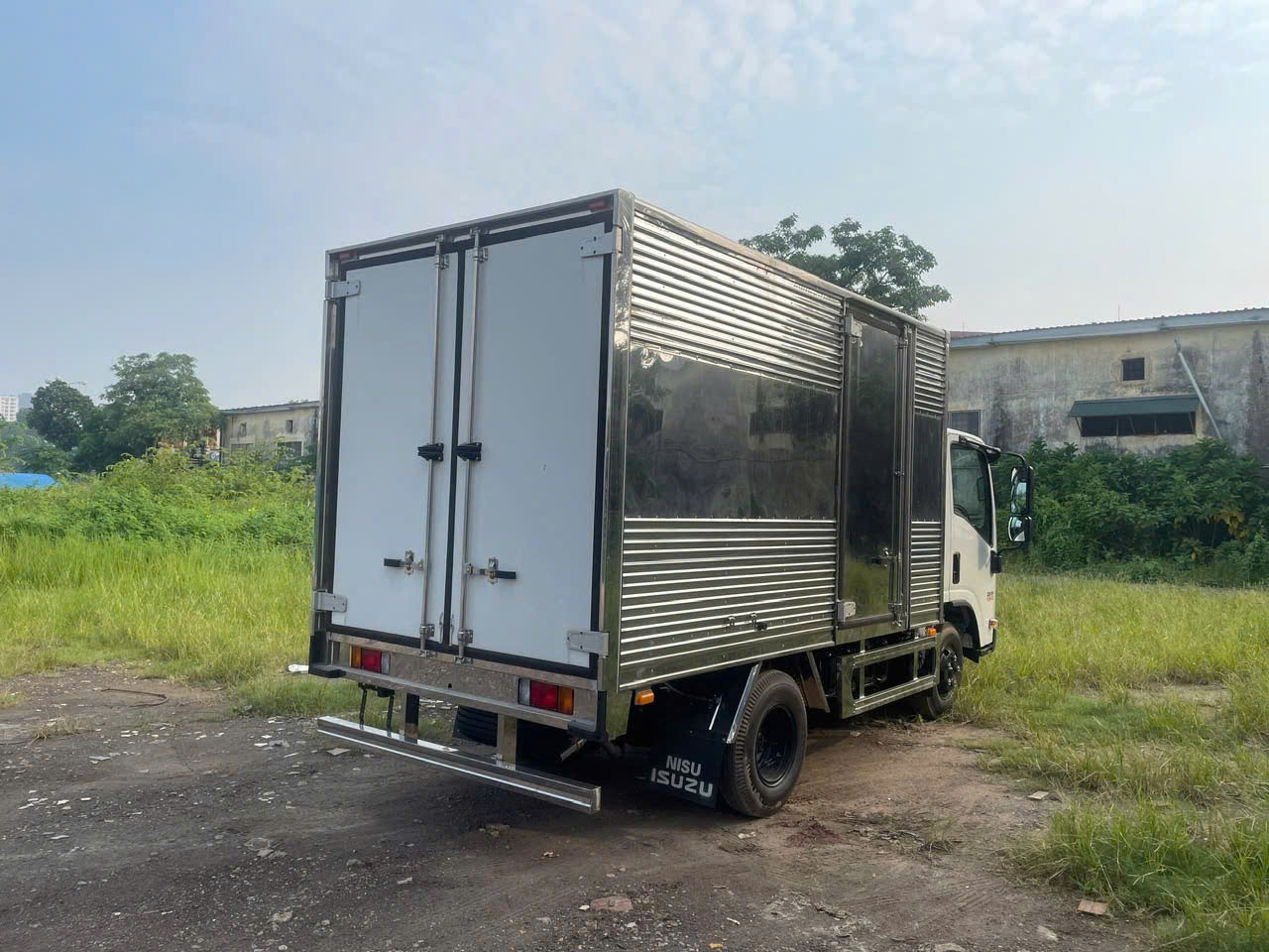 ISUZU QKR150 tải trọng 1.5 tấn thùng 3m6