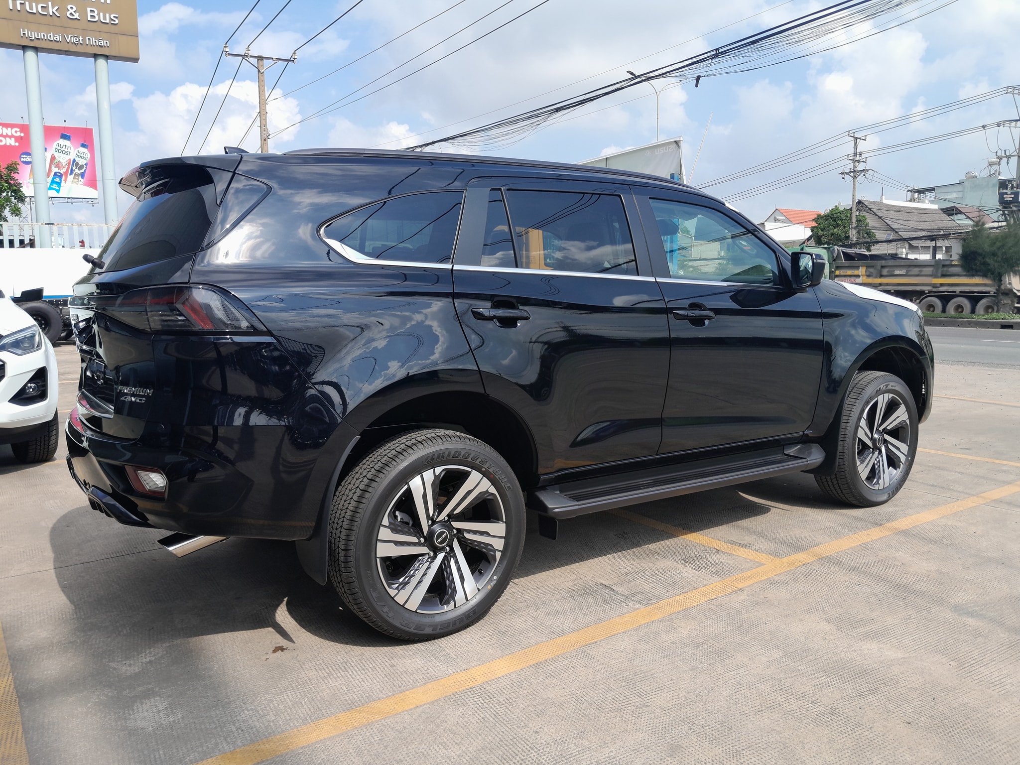 Xe ISUZU Mu-X 2026 E5 7 chỗ ngồi nhập khẩu