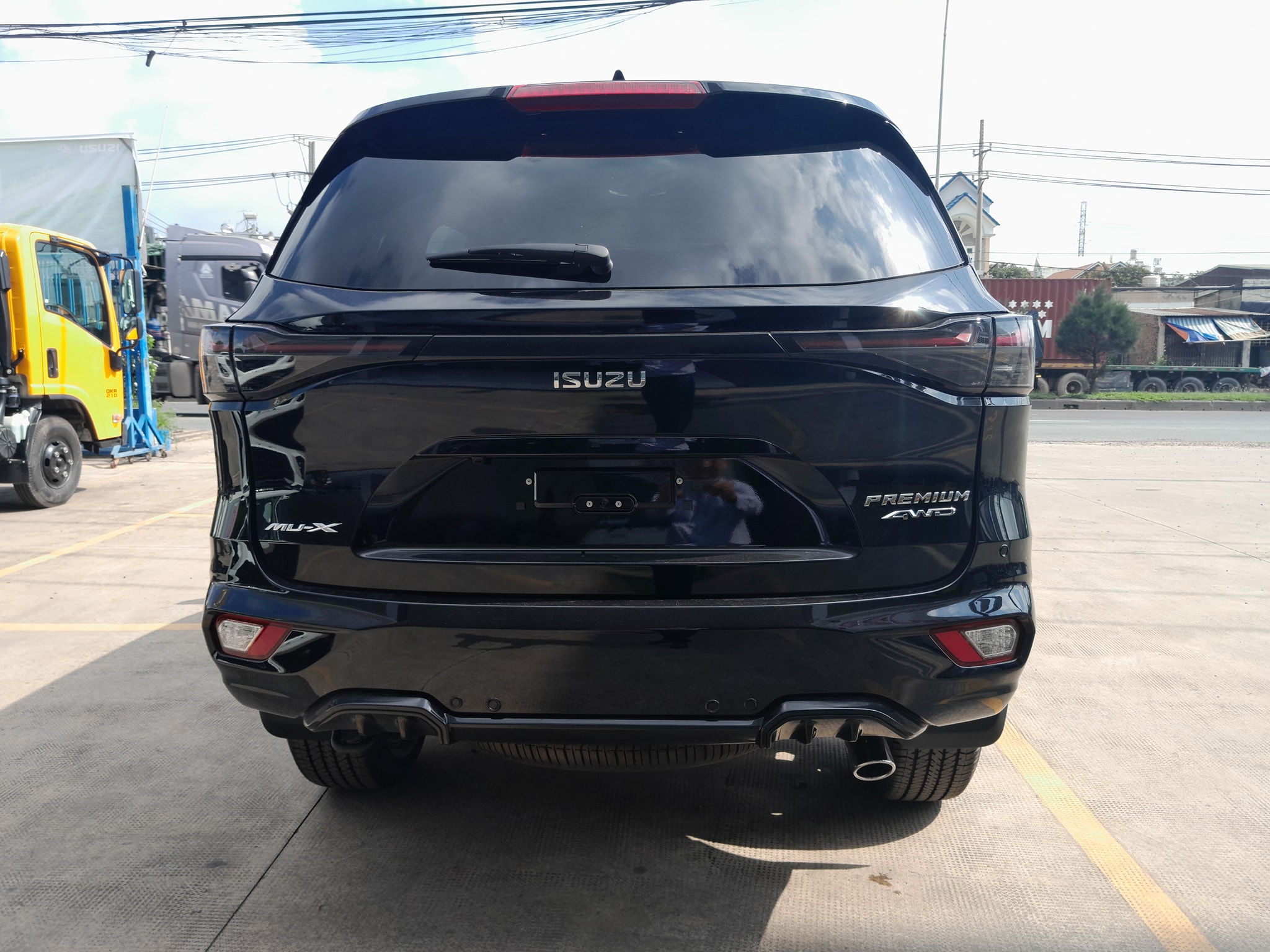 Xe ISUZU Mu-X 2026 E5 7 chỗ ngồi nhập khẩu