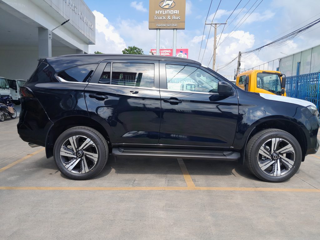Xe ISUZU Mu-X 2026
