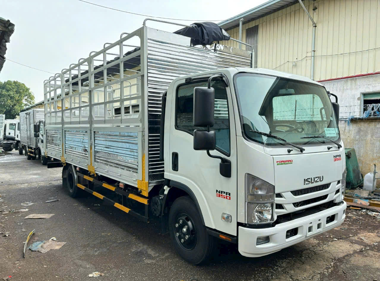 Xe tải ISUZU NPR350 tải trọng 3.5 tấn thùng dài 6m3
