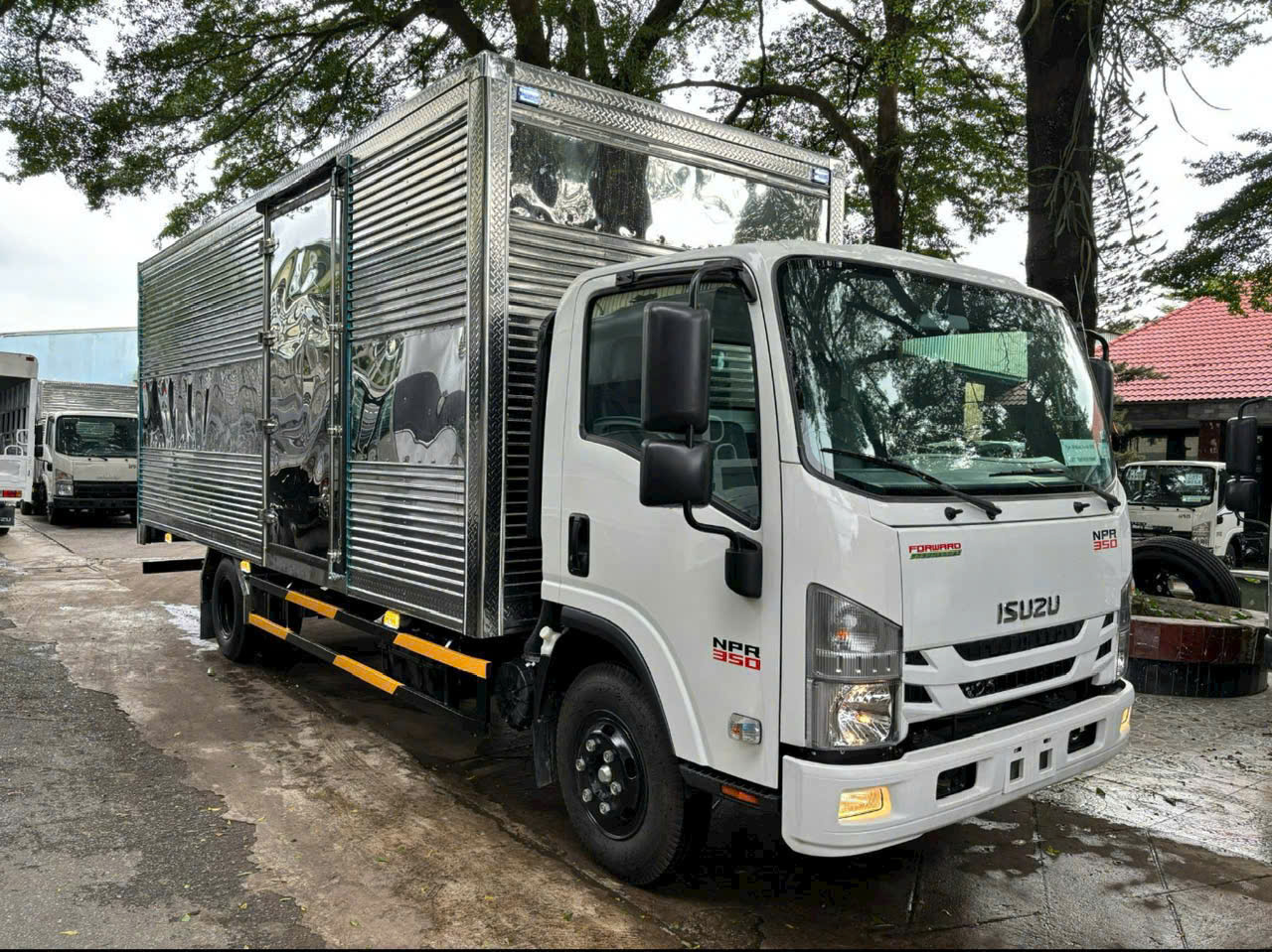 Xe tải ISUZU NPR350 tải trọng 3.5 tấn thùng dài 6m3