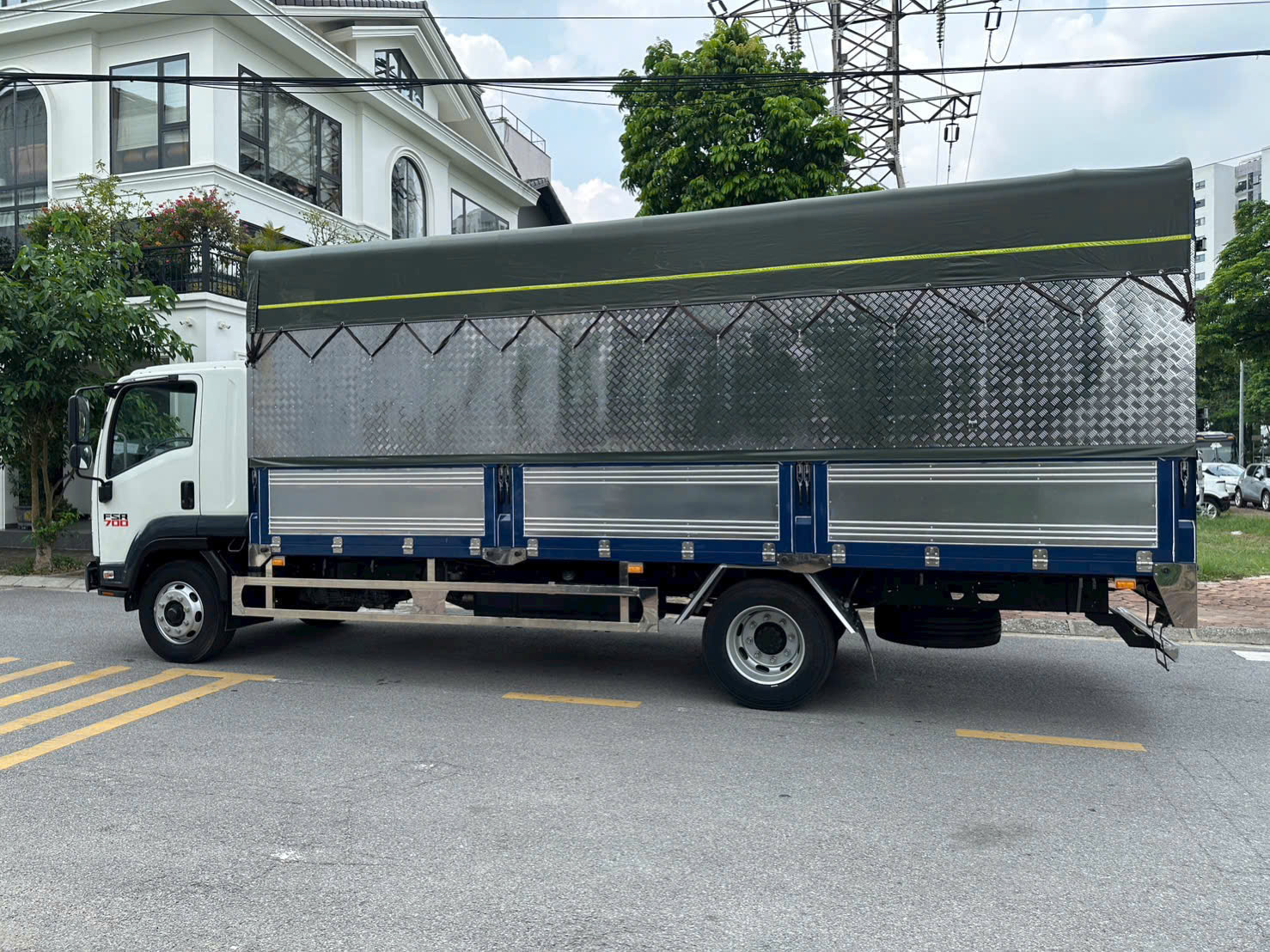 Xe tải ISUZU FSR700 thùng bạt 6.2 mét tải trọng 8 tấn cabin kép