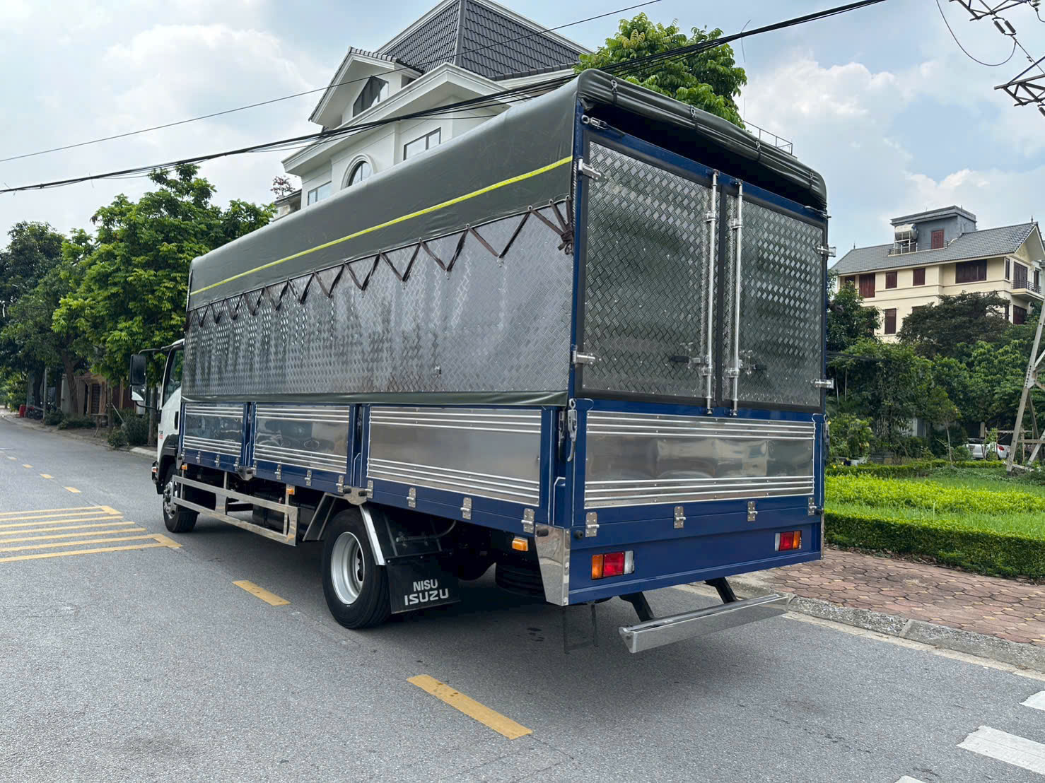 Xe tải ISUZU FSR700 thùng bạt 6.2 mét tải trọng 8 tấn cabin kép