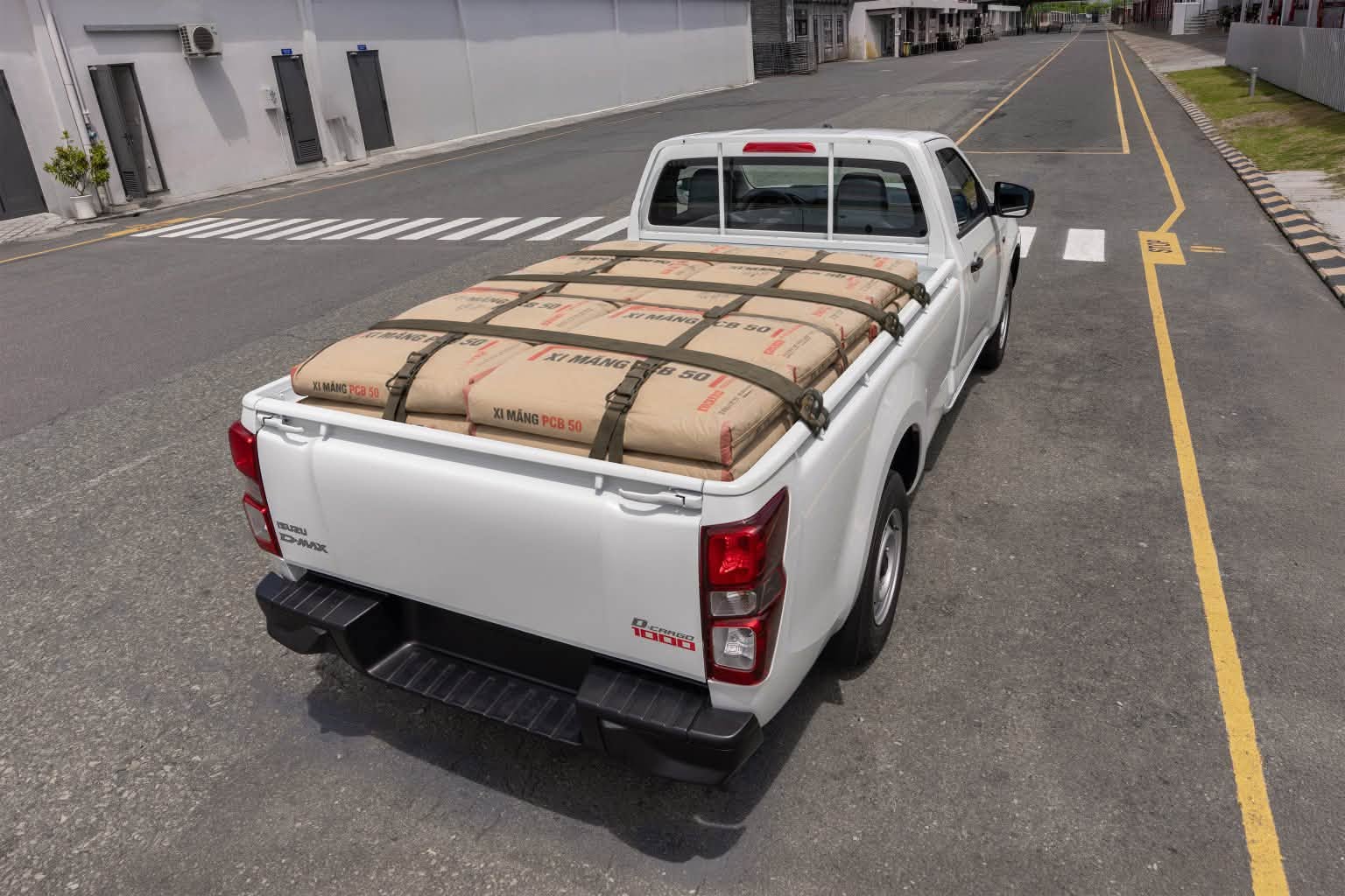 Isuzu D-Max Cargo 1000 nhập khẩu 2026