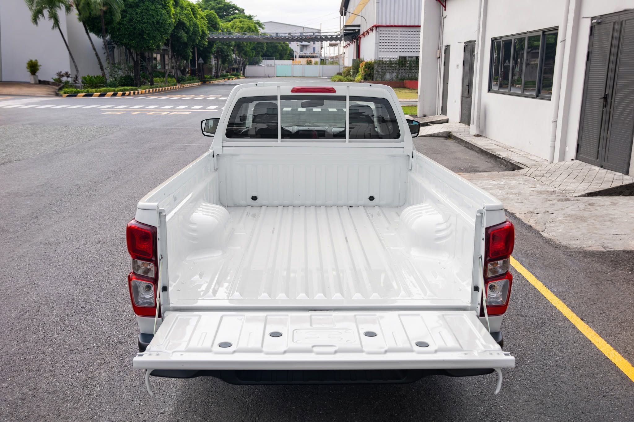 Isuzu D-Max Cargo 1000 nhập khẩu 2026