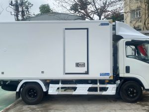 Alternative view of Xe tải ISUZU QKR270 đông lạnh 2.4 tấn thùng 4m3